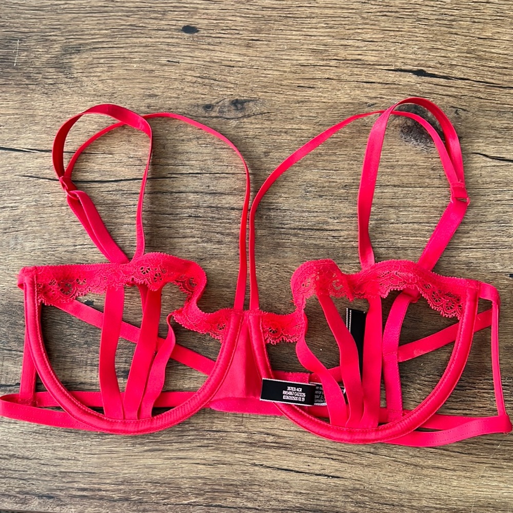 Victoria’s Secret Very Sexy Strappy Balconette Bra 36B